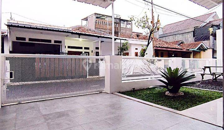 Rumah Cantik dan Nyaman di Komplek Santosa Asih 2