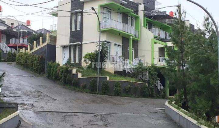 Hoek Furnished House in Graha Padasuka, Bandung City 1