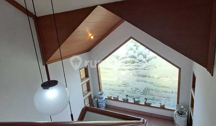 Rumah Vintage Wood Cozy View City di Awiligar 1