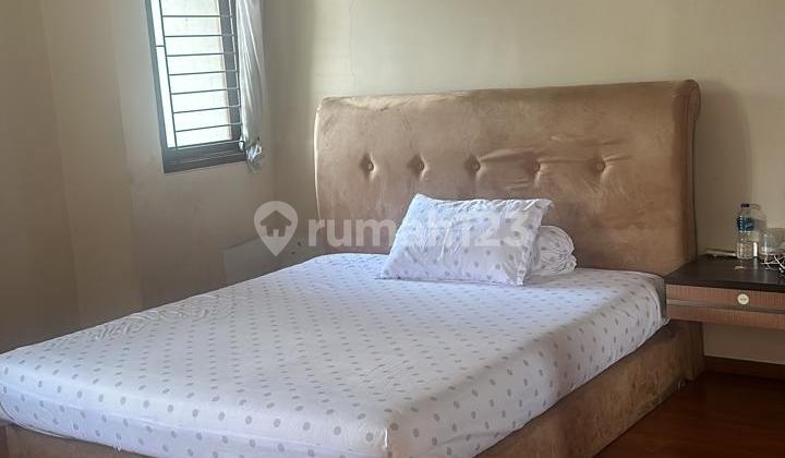 Rumah Full Furnished di Singgasana Pradana 2