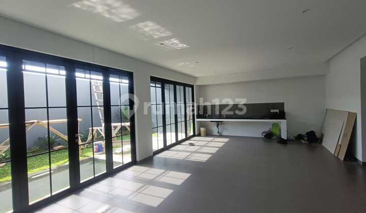 Rumah Baru American Classic di Dago Giri