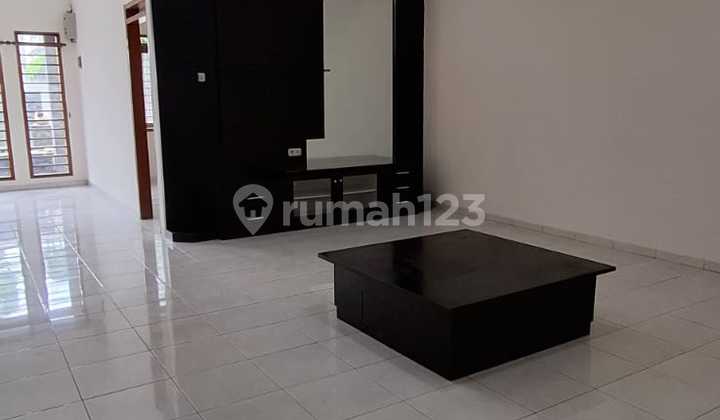 Jual Sewa Rumah Nyaman di Taman Holis Indah