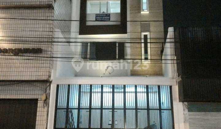 Shop House Jl. Jend. Sudirman Office & Banking Area