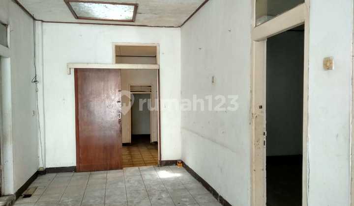 Rumah Hitung Tanah Strategis di Jl. Nilem