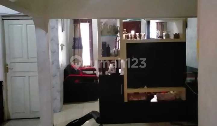 Rumah Nyaman 2 Lantai di Komplek Pharmindo 2