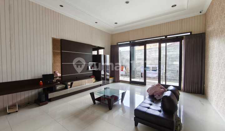 Rumah Besar Luas di Mainroad Komplek Mekar Wangi