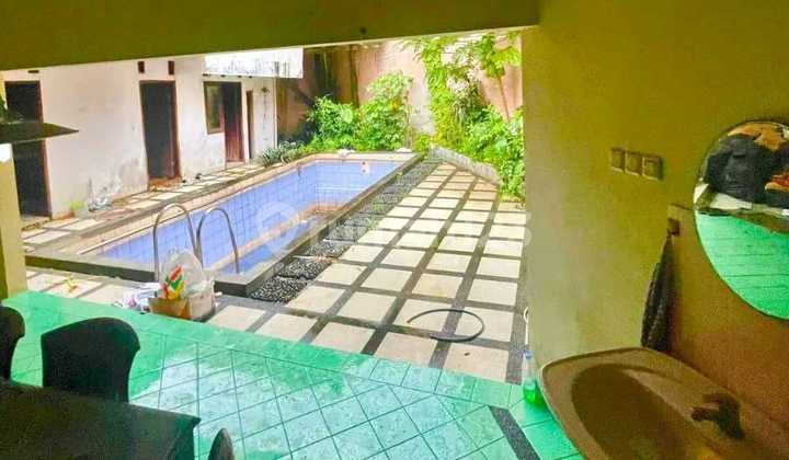 Rumah ada Kolam Renang di Geger Kalong Hilir