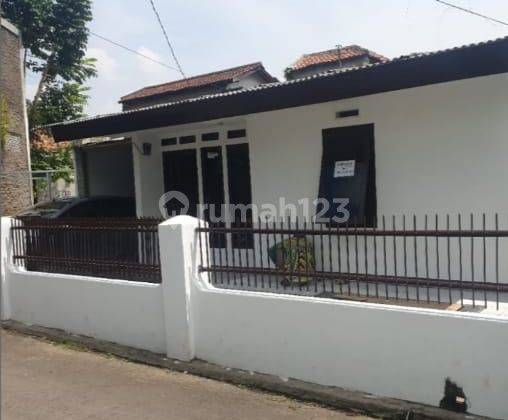 Rumah Nyaman di Komplek Jakapurwa Ciwastra 1