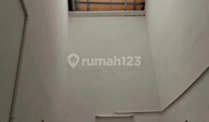 Rumah Tengah Kota Bisa untuk Kantor di Ciateul