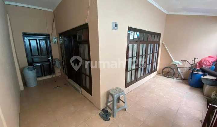 Rumah Tengah Kota Sayap Moch Toha Masuk Gang