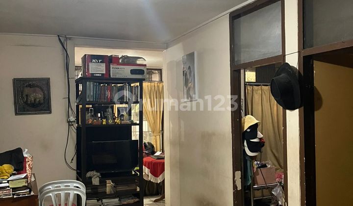 Very Strategic Old House Mainroad Jl. Terusan Jakarta