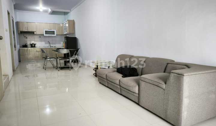 Disewakan Rumah Bagus 3 Lantai di Jl. Saputra, Cirebon