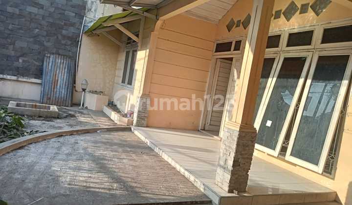 Two-Story House Strategic Location on Jl. Mayor Sastraatmaja, Cirebon