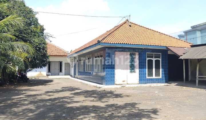 Business Space + Large House in Mundu, Cirebon Business Space + Large House in Mundu, Cirebon