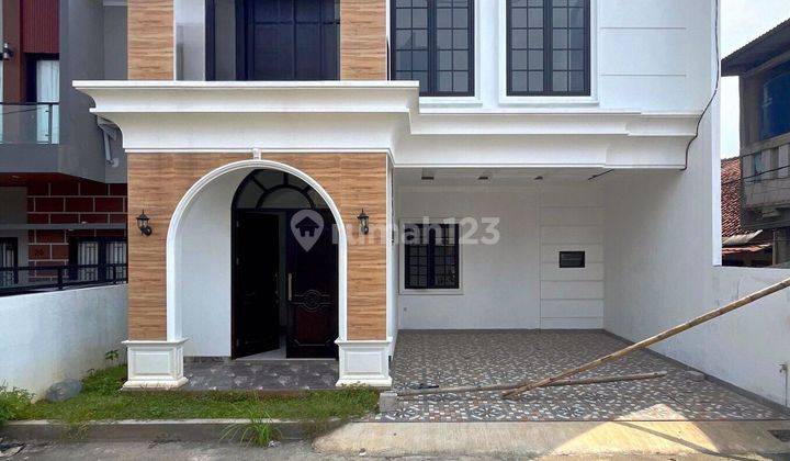 Rumah 2 ½ Lantai Model American Classic Lokasi Strategis 1