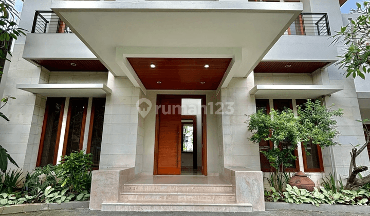Di Sewakan Rumah Mewah 2 Lantai Cocok Untuk Hunian Expatriat 2