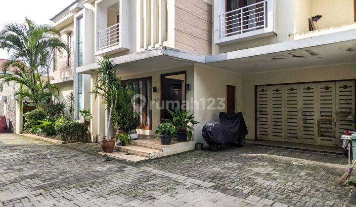 Rumah Hunian 2 Lantai Dengan Kolam Renang Cocok Untuk Expat 2