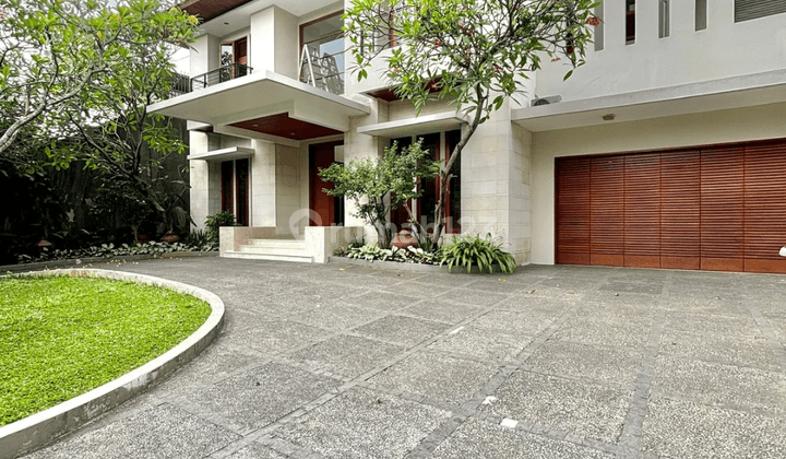Di Sewakan Rumah Mewah 2 Lantai Cocok Untuk Hunian Expatriat 1