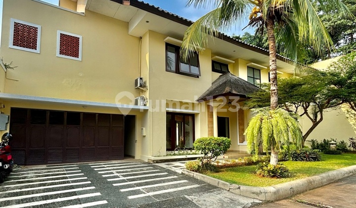 Disewakan Rumah Mewah 2 Lantai Cocok Untuk Hunian Dalam Townhouse 2