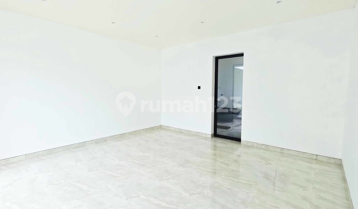 3-bedroom villa near Shishi night club and Petitenget beach. 3-bedroom villa near Shishi night club and Petitenget beach.