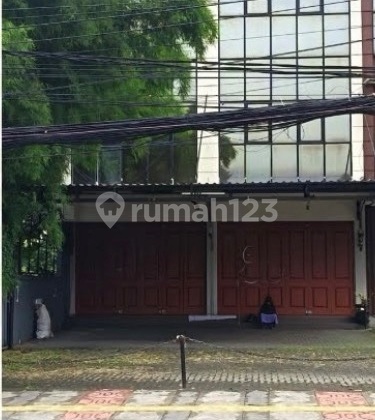 Disewakan Ruko 3,5 Lantai di Jalan Raya Tajur, Lokasi Strategis