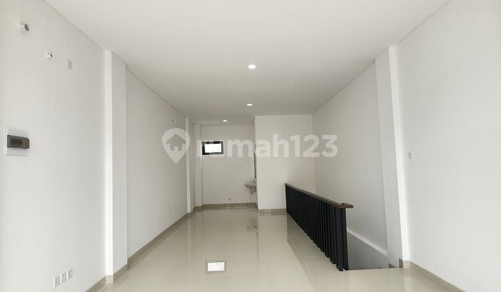 ENCHANTE SHOPHOUSE IN BSD CITY, 3 FLOORS READY TO OCCUPY, STRATEGIC LOCATION