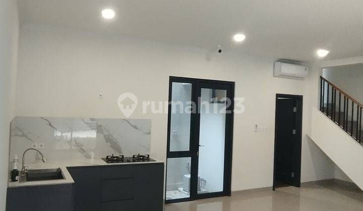 RUMAH CANTIK MINIMALIS DI GADING SERPONG 2 LANTAI SIAP HUNI  2