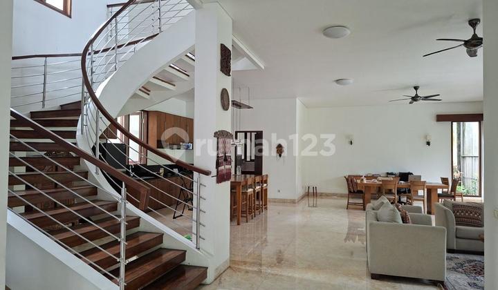 Rumah Mewah Classic di The Green Bsd 2 Lantai Semi Furnish Siap Huni