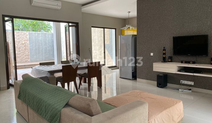 Rumah Cantik di De Park Bsd 2 Lantai Rapih Siap Huni Lokasi Bagus