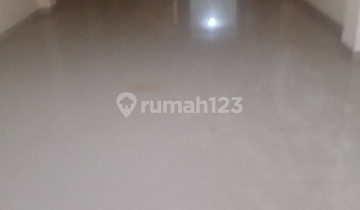 3.5-Storey Shop House Ready for Use in Jatinegara Subdistrict, East Jakarta. 2