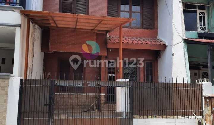 Rumah Sederhana 2 Lantai Dalam Komplek di Duren Sawit. Jakarta Rumah Sederhana 2 Lantai Dalam Komplek di Duren Sawit. Jakarta