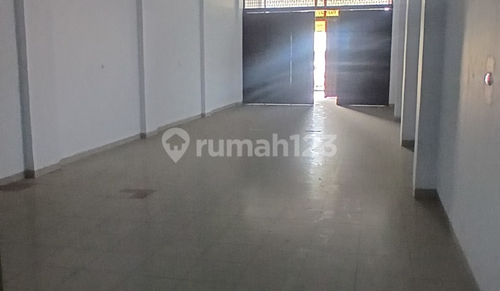 Newly Renovated Shop House in Jatinegara Subdistrict, East Jakarta Newly Renovated Shop House in Jatinegara Subdistrict, East Jakarta