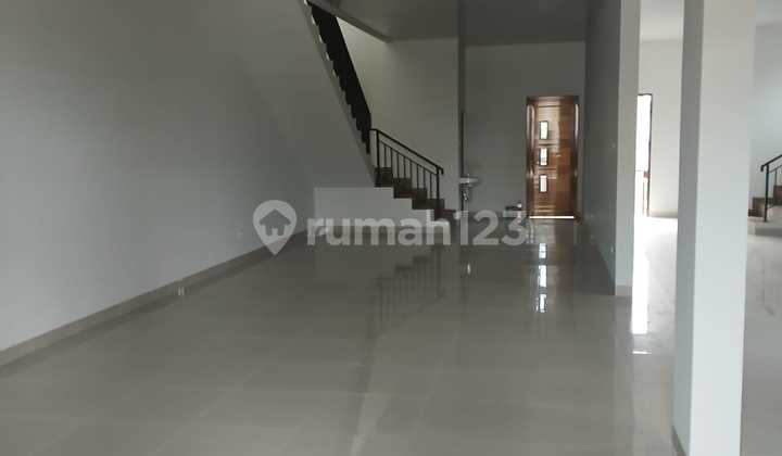 2 Units of Connected Shophouses Ready for Use on Narogong Main Road, Bekasi 2