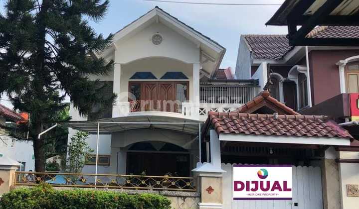 Rumah Posisi Hoek Semi - Furnished di Duren Sawit. Jakarta Timur