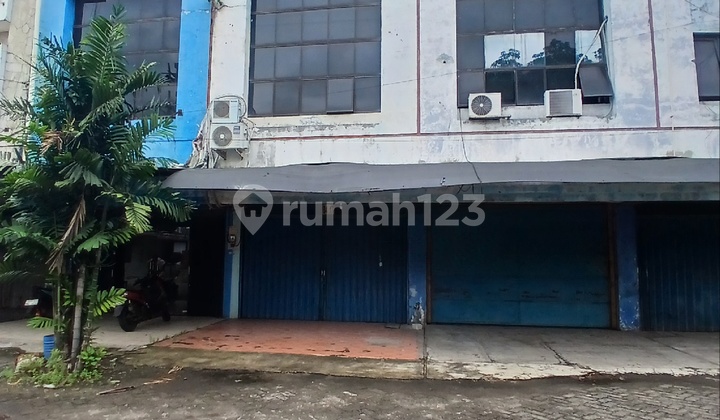 Ruko Gandeng 2 Eks Workshop Bangunan Luas di Kayuringin, Bekasi