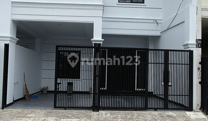 Rumah Baru Cantik Terdapat Rooftop di Pondok Kelapa. Jakarta 2