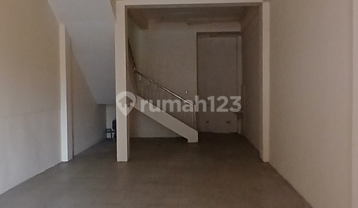 Shop House with Strategic and Easy-to-Reach Location in Cipinang, East Jakarta 2