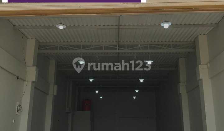 1-Story Shop House Ready for Use, High Traffic on Jalan Raya Tambun, Bekasi. 1-Story Shop House Ready for Use, High Traffic on Jalan Raya Tambun, Bekasi.