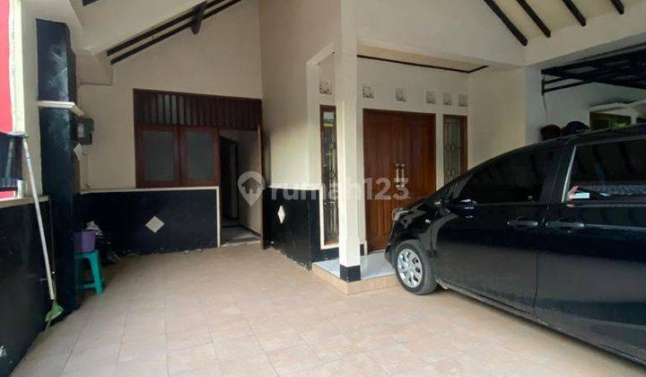 Rumah Elegan Siap Huni Di Lingkungan Bebas Banjir Lengkap Dengan Furniture Mewah Dan Modern Dijual Dengan Harga Murah Di Perumahan Elite, Kemang Pratama. Bekasi 2