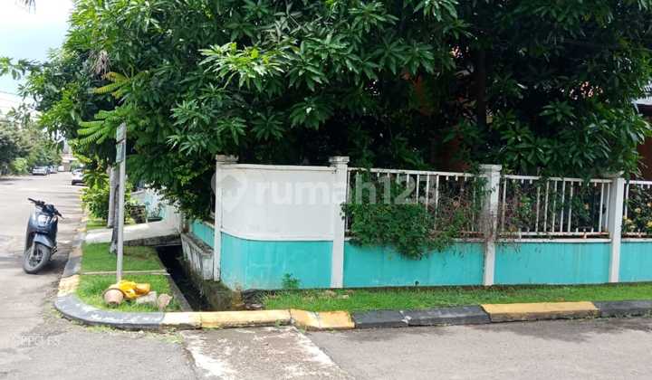 Rumah Besar Posisi Hoek di Taman Sari, Harapan Indah. Kota Bekasi 2