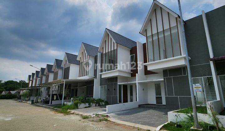 Disewa Rumah Mewah Komplek Royal Sumatra Cluster Akasha 1