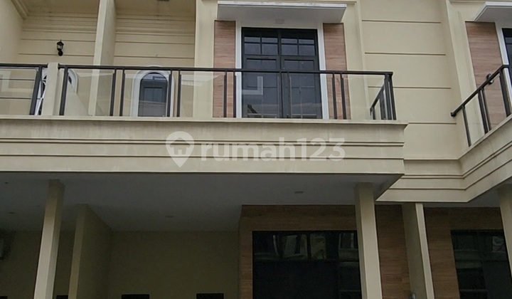 New House in the Vrederick Haus Complex, Darussalam Area, Medan Baru