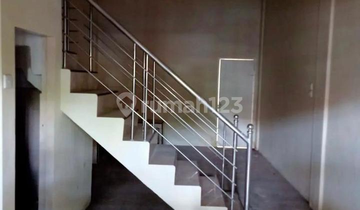 For Sale: Ready-to-Occupy Shophouse on Tirtosari Street, 3 Floors, South-Facing 2