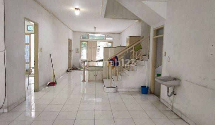 Dijual Villa Semi Furnished Jalan Merbau Komplek Cemara Asri 2