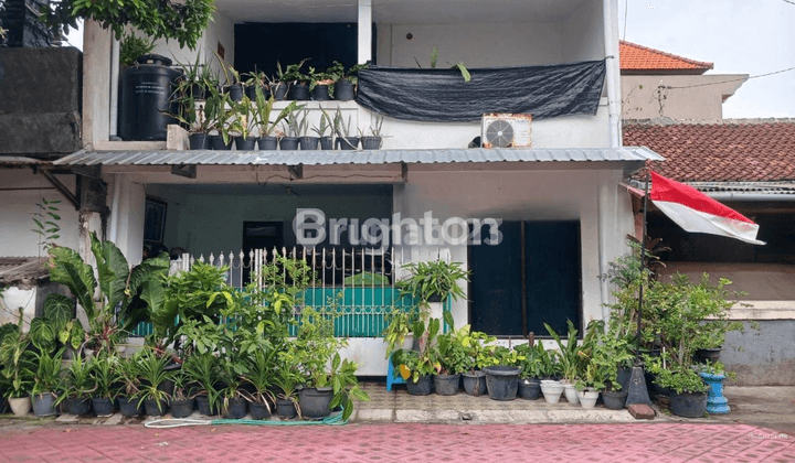 Rumah  di daerah Kuta.  Rumah dua lantai, Lt/LB - 84m²/178m²Kt 7 - km2.Garasi 1Harga 1,5 M 1