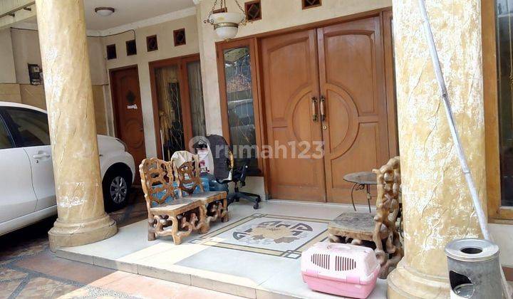 Rumah Klasik 2,5 Lantai siap huni 2