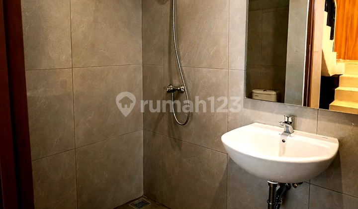 Rumah 2Lantai Puri Indah Lokasi Super Prime Free PPN Free Canopy Rumah 2Lantai Puri Indah Lokasi Super Prime Free PPN Free Canopy