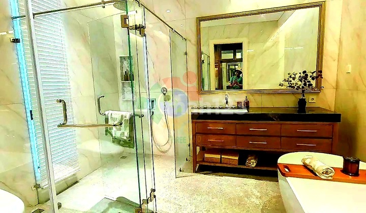 Hunian Berkelas Premium Dengan Finishing Full Marmer