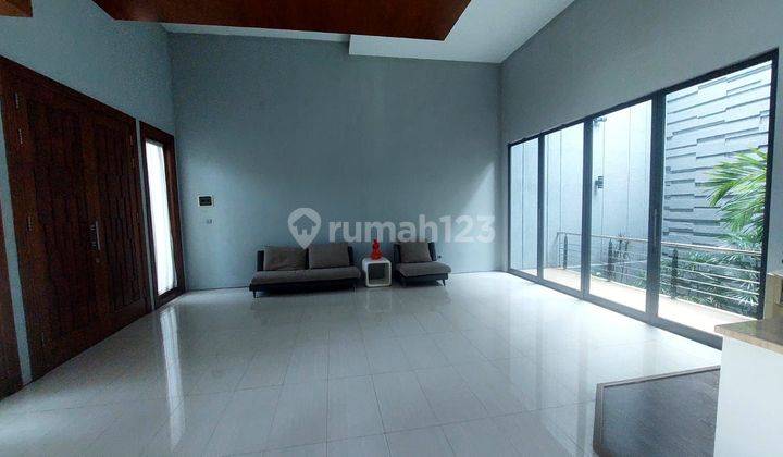 Rumah Mewah Full Furnished 3 Lantai Di Gajahmungkur Semarang 2