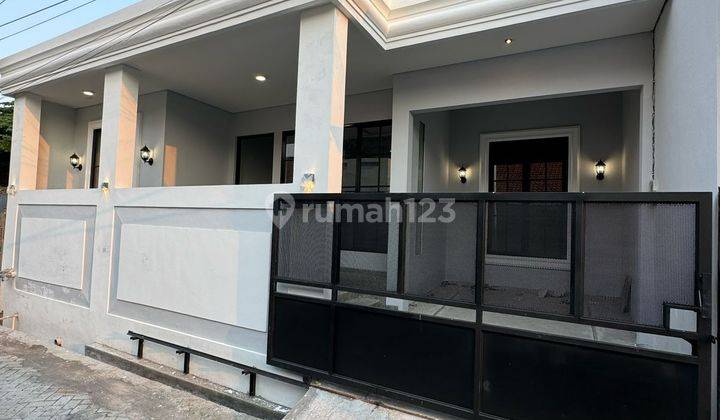 Rumah Baru Gress Design Classic Modern Di Tanah Mas 2